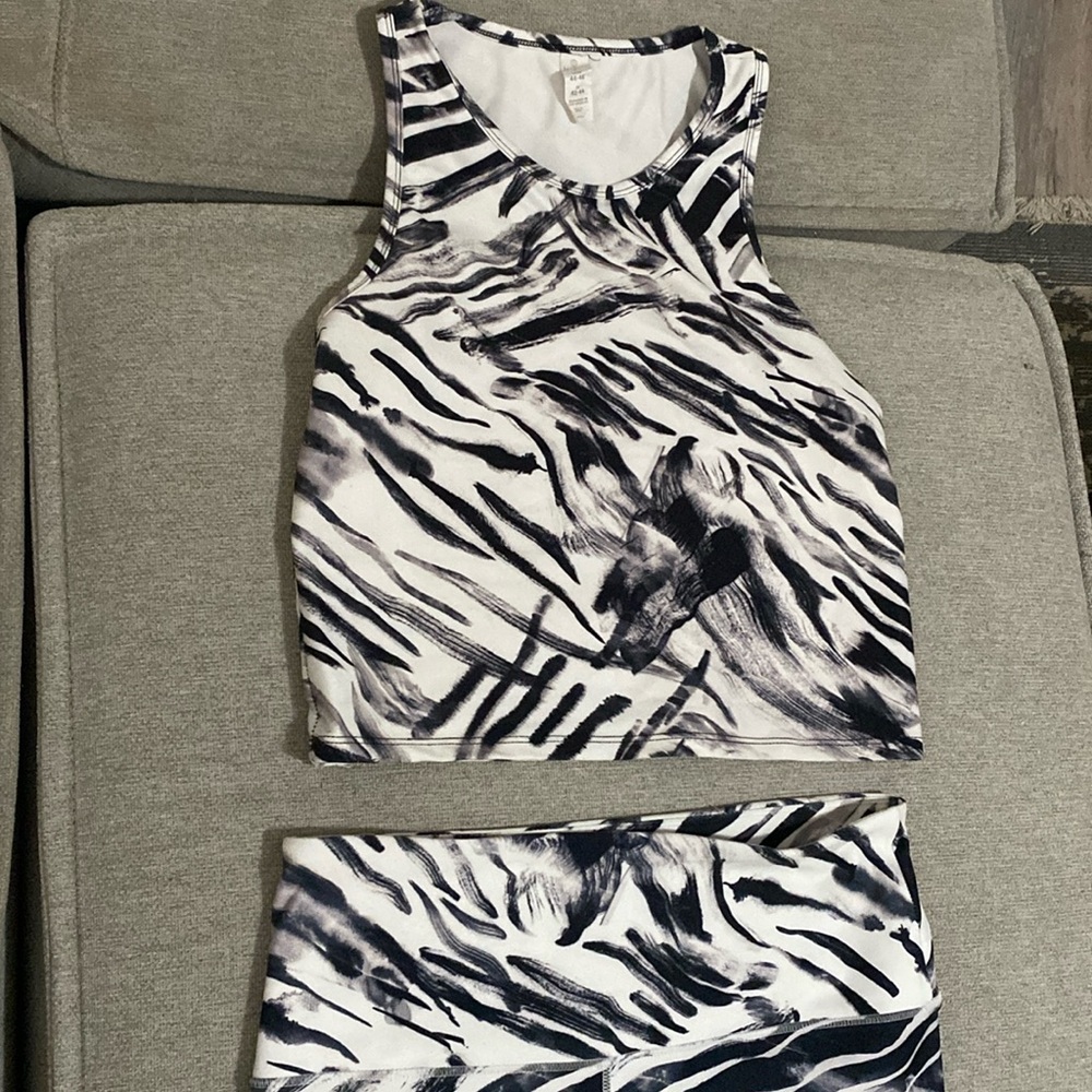 Fabletics matching workout set